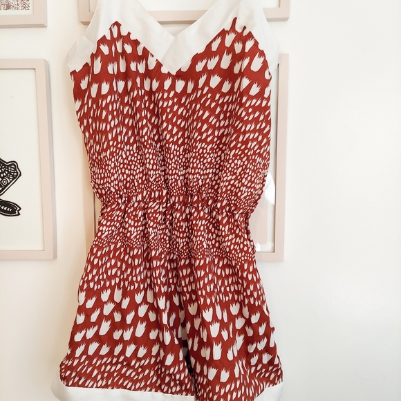 🎁  5/$25- Light romper, brown and white,  size small - Picture 2 of 7